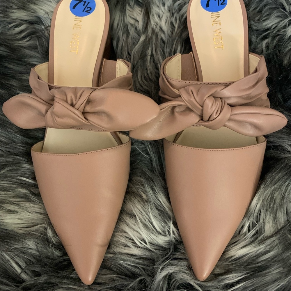 Nine West Bow Accent Heels - size 7.5.